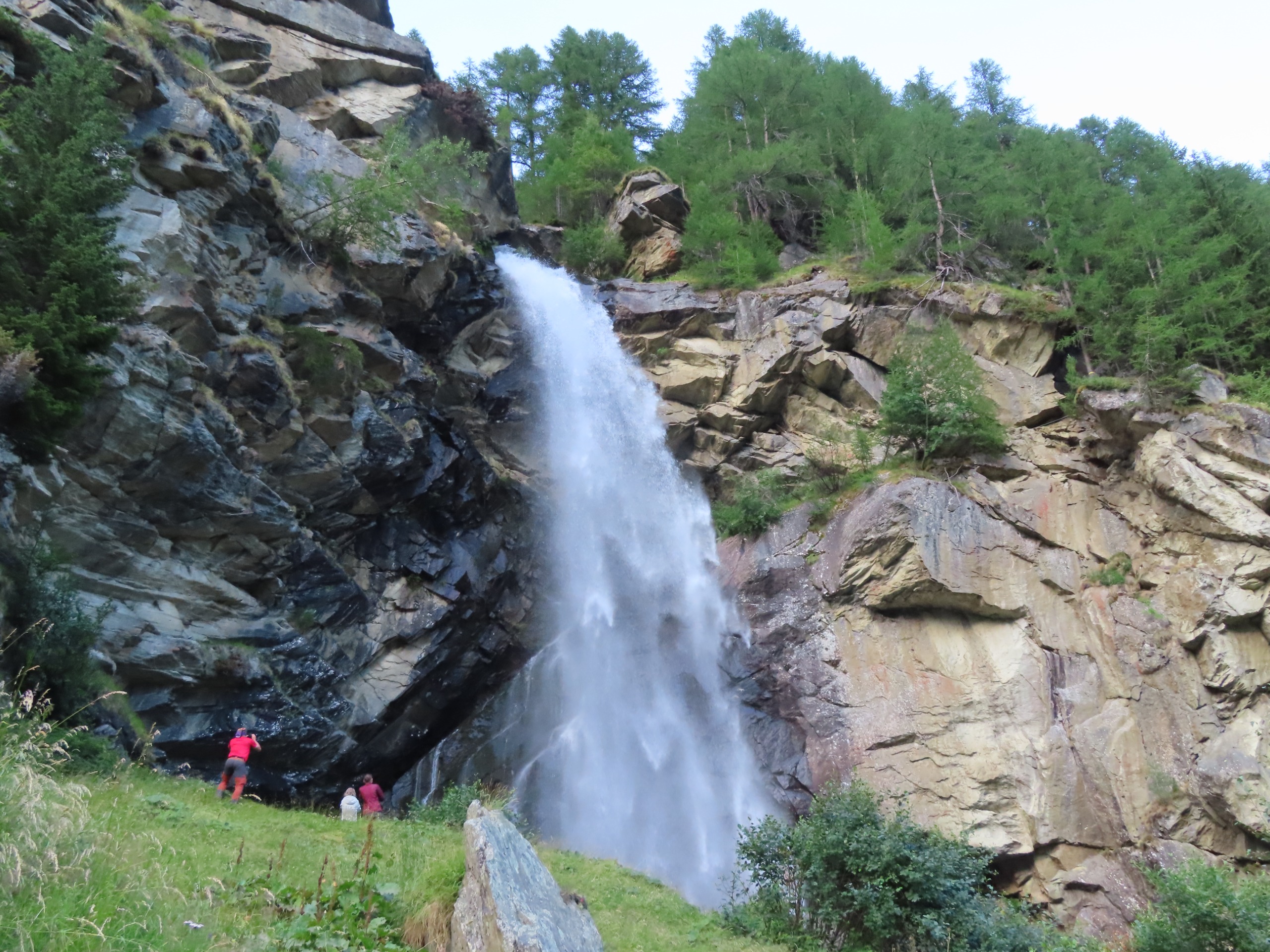 hiking jungfrau region switzerland
