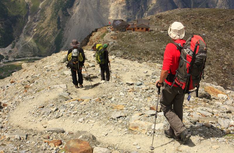 hiking murren switzerland