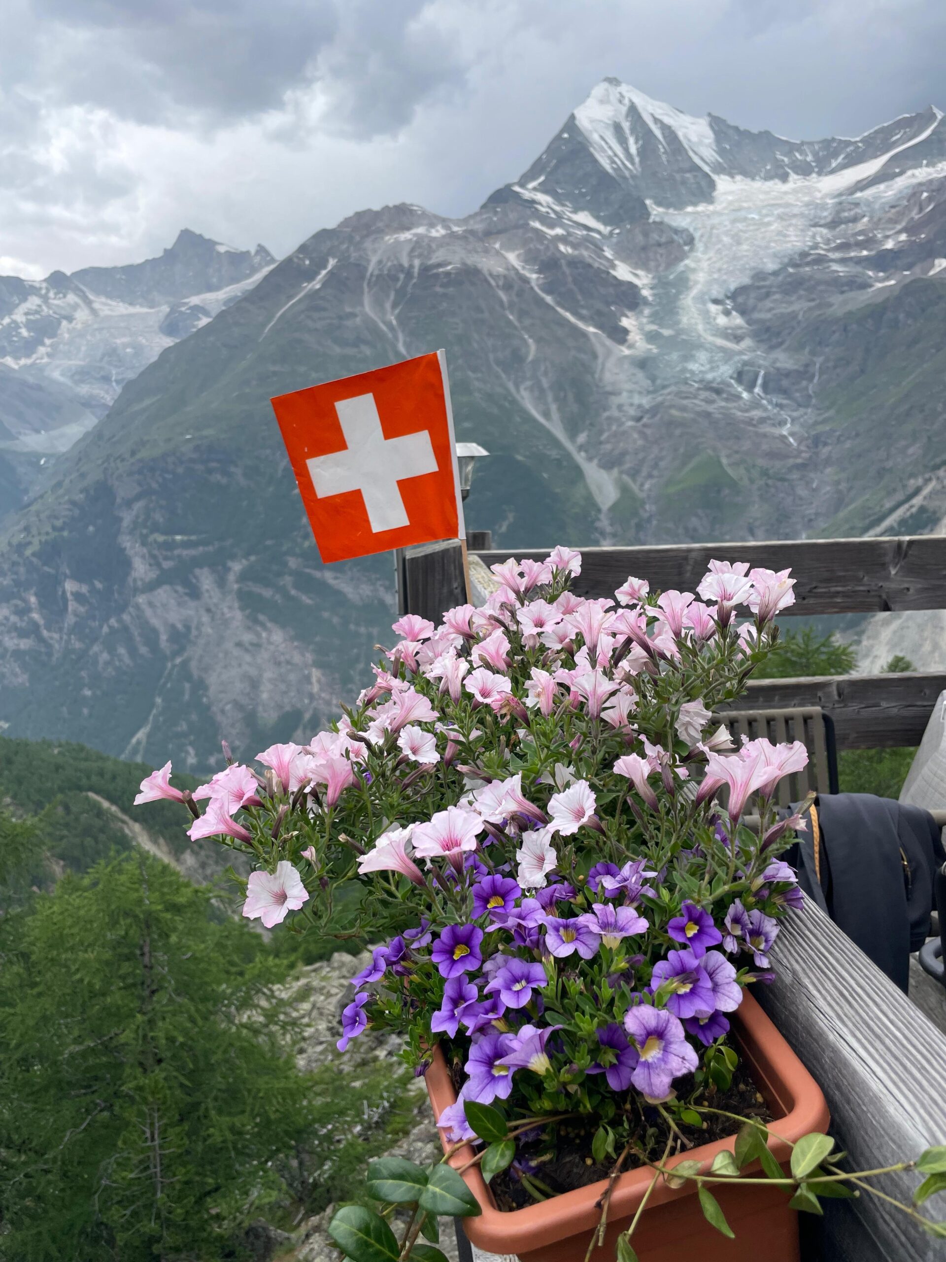 hiking switzerland group