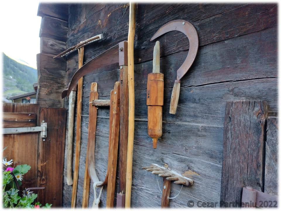 when to hike swiss alps