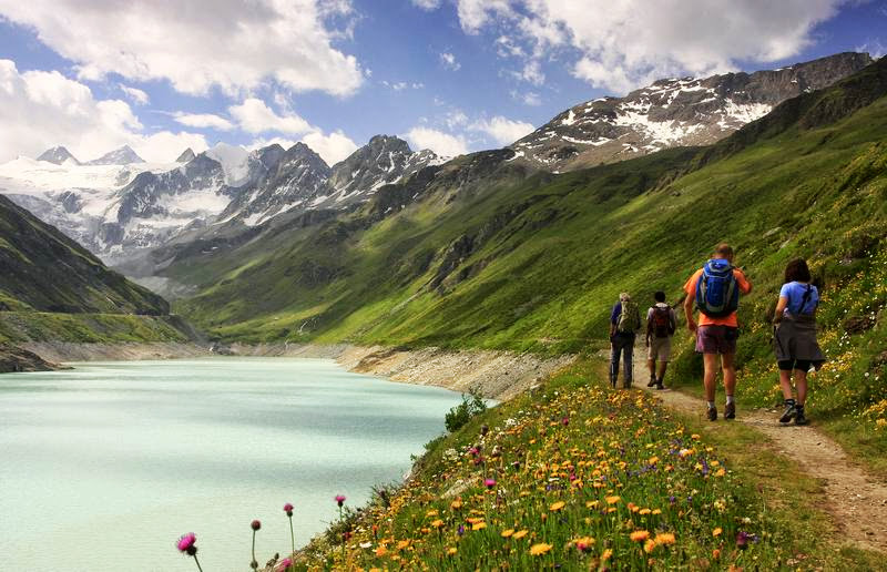 winter hiking switzerland tours
